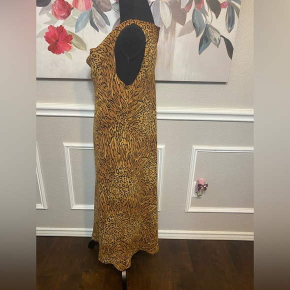 Leopard Print Sleeveless Dress - Picture 10 of 12
